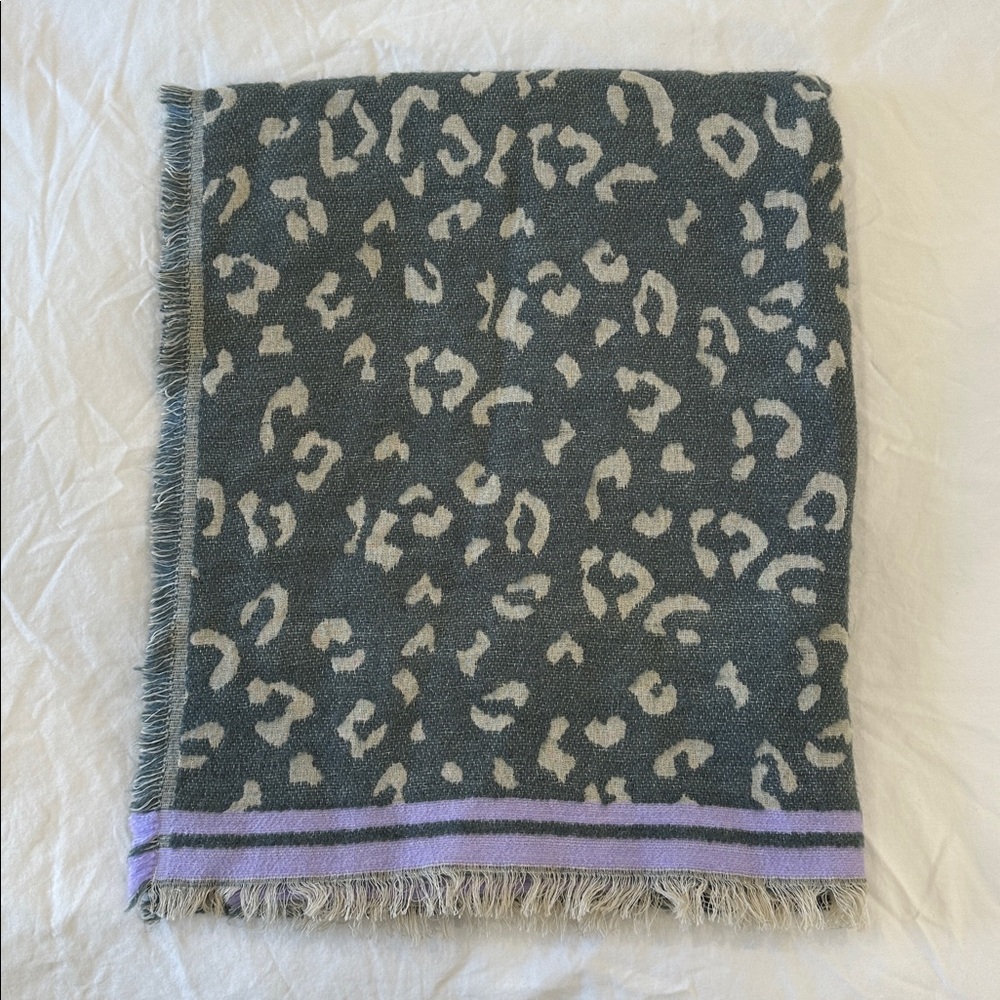 A&F Leopard Scarf - Picture 2 of 3